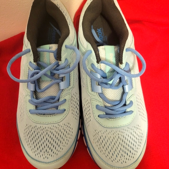 Reebok - Picture 2 of 4